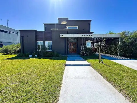 Casa de 5 ambientes A LA LAGUNA en San Lucas Club de Campo. Canning-San Vicente.