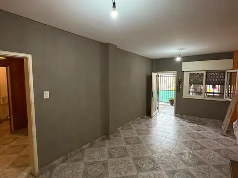 Depto Tipo Casa en Alquiler en Lomas del Mirador, $ 700.000