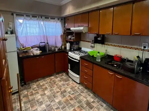 PH 3 AMBIENTES CON PATIO Y TERRAZA EN VENTA