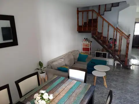VENTA TRIPLEX 3 AMBIENTES C/COCHERA RAMOS MEJIA