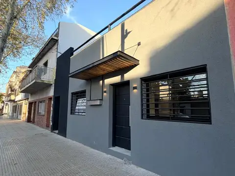 PH 3 ambientes refaccionado a nuevo con entrada independiente, patio y terraza con parrilla