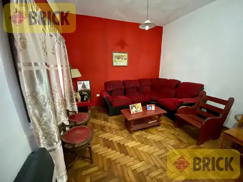 Casa 7 ambientes con 2 baños