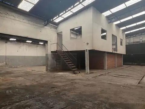 DEPÓSITO INDUSTRIAL EN ALQUILER CARUPA
