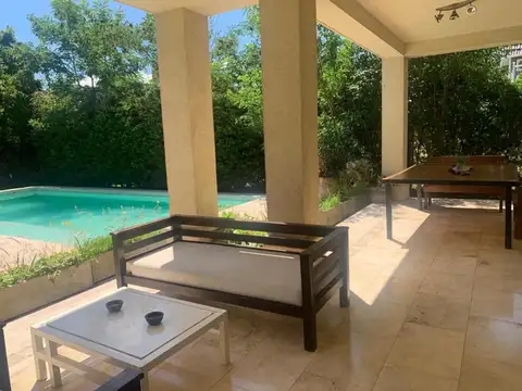 Casa en Alquiler Temporal con 7 cocheras