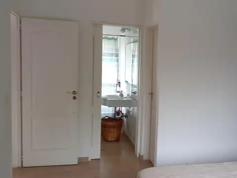 Casa en Alquiler con 2 cocheras