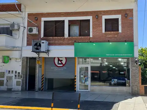 Venta inmueble comercial con local, garaje y 3 departamentos sobre Chilavert en Villa Lugano
