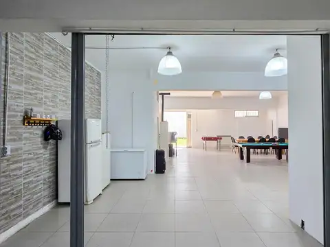Venta inmueble comercial con local, garaje y 3 departamentos sobre Chilavert en Villa Lugano