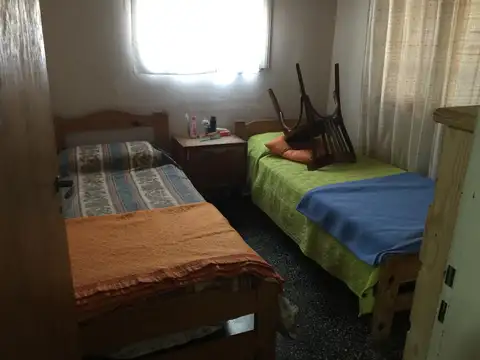 Casa 8 ambientes con 4 baños