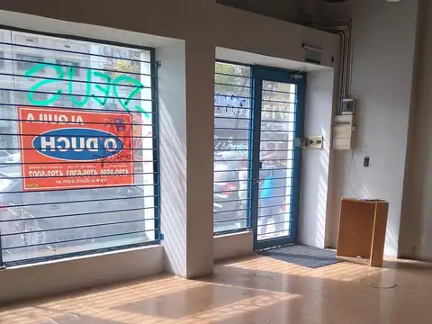 Excelente local en zona comercial 180m2 - Martínez