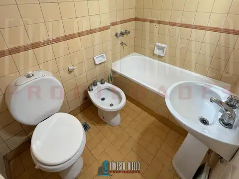 Almirante Brown 400, Piso 2