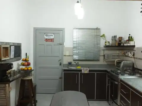 JMA. Hermosa Casa en Hurlingham a pocas cuadras de KM 18