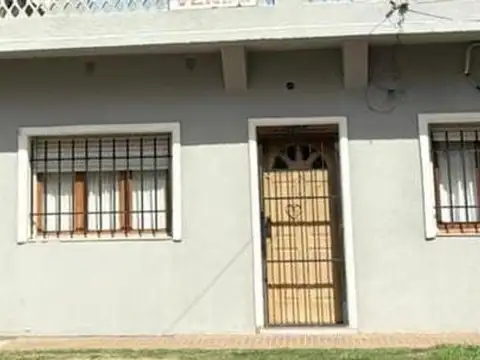 JMA. Hermosa Casa en Hurlingham a pocas cuadras de KM 18