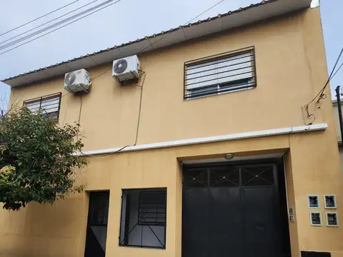 tres casas en un mismo terreno