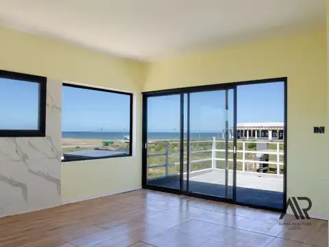 Casa en venta c/ cochera en Punta Negra