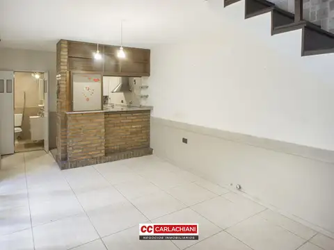 Depto Tipo Casa 4 ambientes con 2 baños