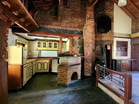 Casa en Venta con 2 cocheras