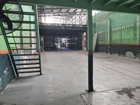 Galpon en Alquiler 105  mts Fondo