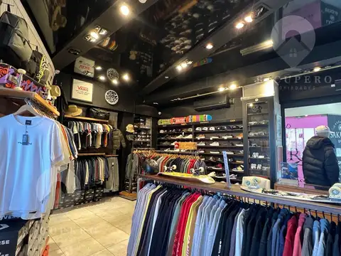 Local - Venta - Argentina, Berazategui - Au Dr. Ricardo Balbín 5300