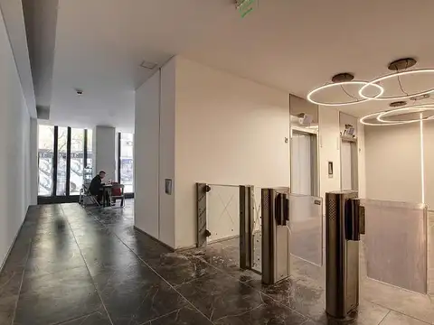 Oficina en Venta con 10 cocheras