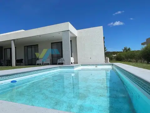 Casa 4 ambientes con 3 baños