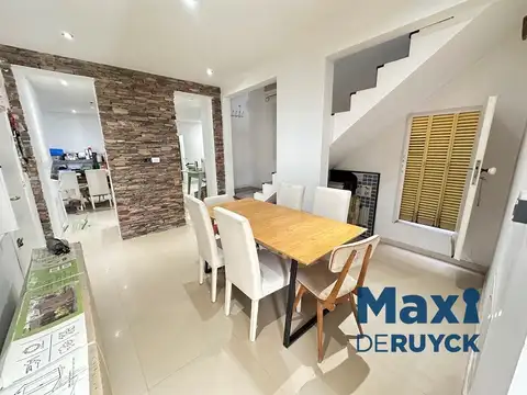 Casa en Venta con 2 cocheras