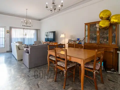 Casa 3 ambientes con 2 baños