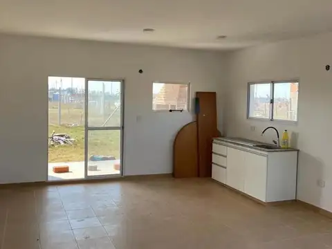 Casa 3 ambientes con 1 baño