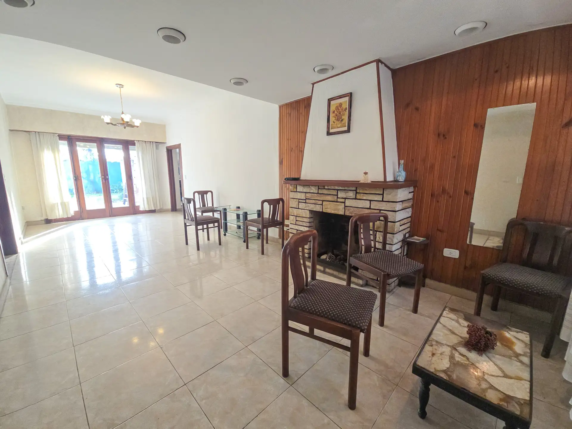 Chalet 3 amb. parque, garage + Depto. 2 amb. - Sarmiento y Pringles