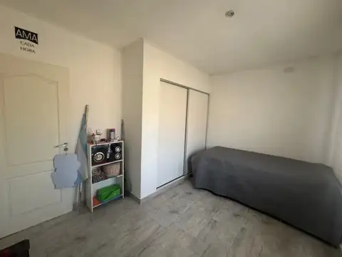 Casa en Alquiler con 3 cocheras