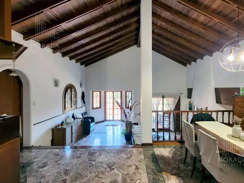Casa 6 ambientes con 4 baños