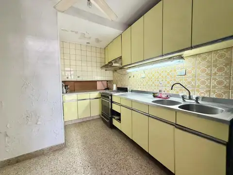 Dúplex 4 ambientes en excelente ubicación.