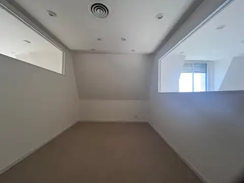Alquiler Oficina comercial 4 ambientes Tribunales Piso alto Luminoso