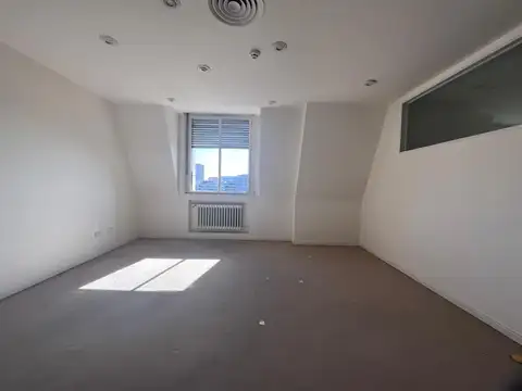 Alquiler Oficina comercial 4 ambientes Tribunales Piso alto Luminoso