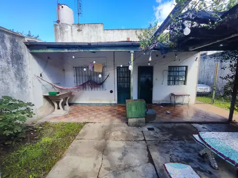 Casa Antigua con Gran Lote a Reciclar