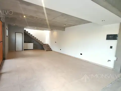 Depto Tipo Casa en Alquiler de 3 ambientes