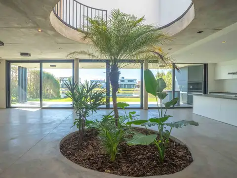 Casa 7 ambientes con 4 baños