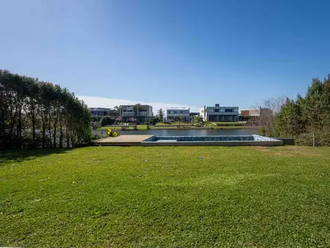 Av. De Los Lagos 100