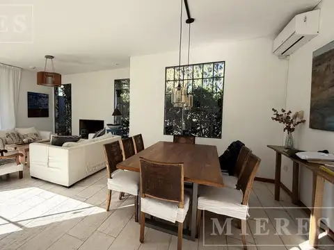 Casa 7 ambientes con 2 baños