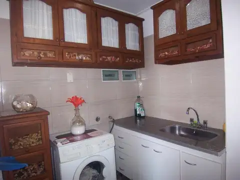 42 E/ 144 Y 145: CASA EN VENTA 4 DORMITORIOS, GARAGE VARIOS AUTOS