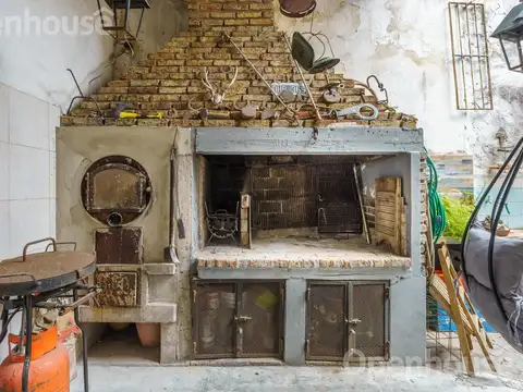 Casa 4 ambientes con 2 baños