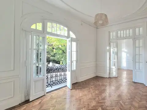 Avenida Hipólito Yrigoyen 1500