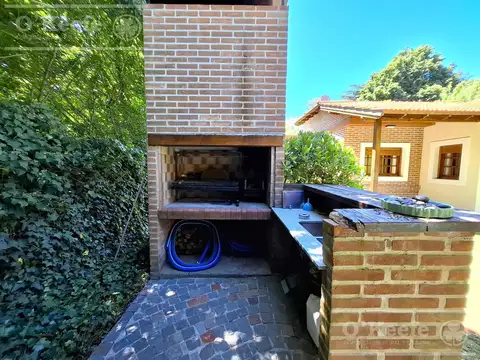 Casa en Venta con 4 cocheras