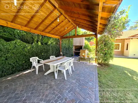 Casa 5 ambientes con 2 baños