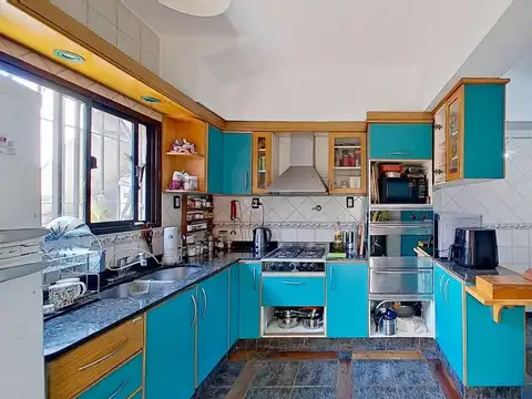 VENTA CASA 6 AMB V.DOMINICO CON PATIO Y GARAJE