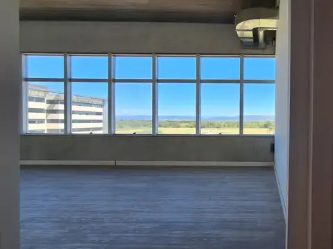 Oficina en Alquiler con 1 cochera