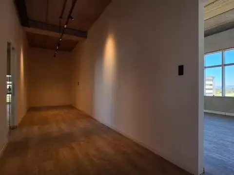 Oficina 2 ambientes con 7 baños