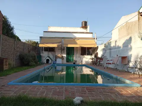 150 E/ 58 Y 59. CASA EN VENTA LOS HORNOS CON SEGUNDA CASA ATRAS, LOS HORNOS.