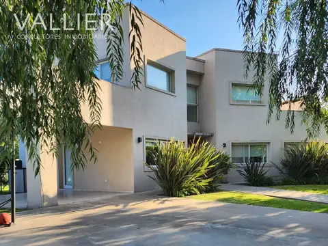 Casa 6 ambientes con 3 baños