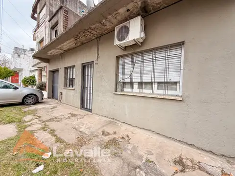 Casa 3 ambientes con garage y patio en Quilmes