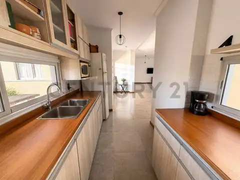 VENTA CASA TRES DORMITORIOS, PILETA, COCHERA, DOS BAÑOS, BARRIO PRIVADO, PINARES DEL SUR, PIÑERO.